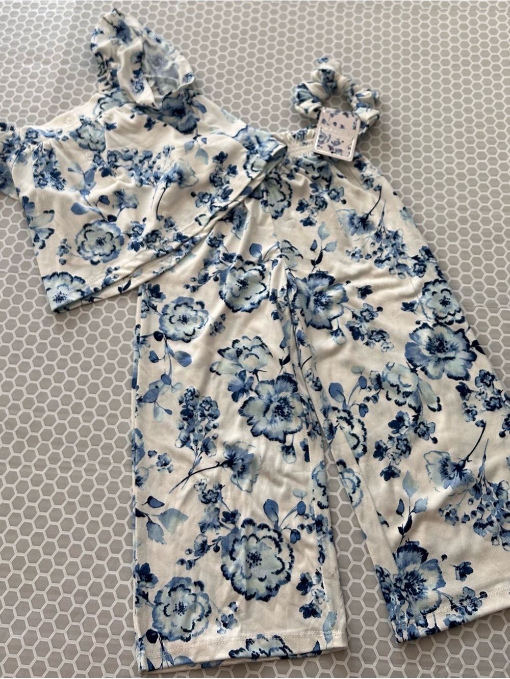 NWT btween White and Blue Floral Girls Pajama Set. 3 Piece Set Size 3T